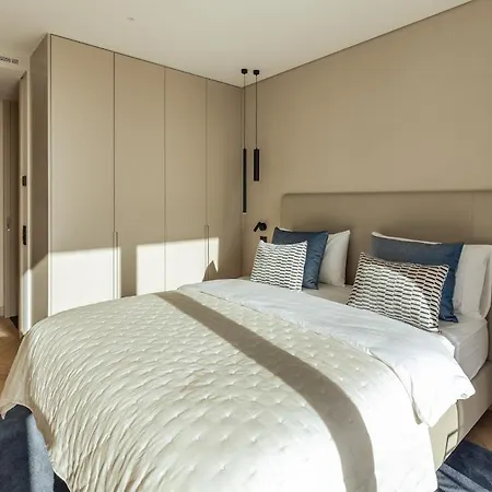 The View At The Downtown 5 *