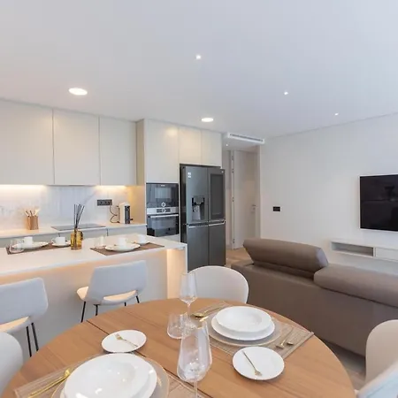 The View At The Downtown 5 *