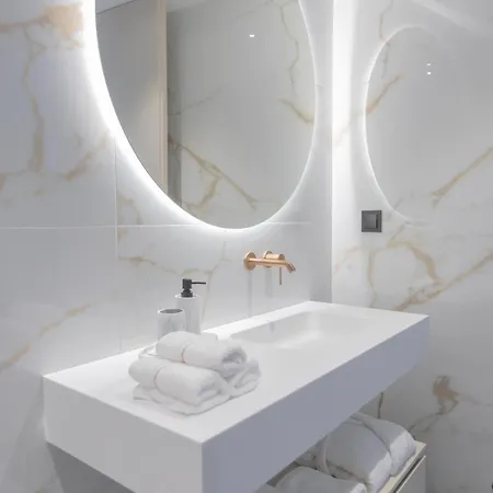 The View At The Downtown 5 *